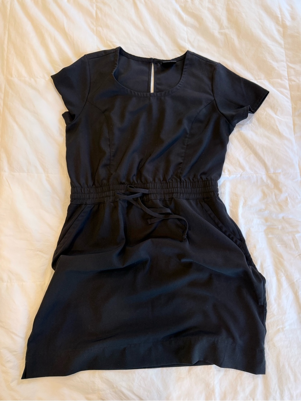 Women's Black Short-Sleeve Drawstring Mini Dress